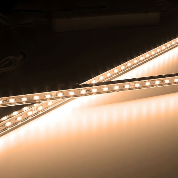 24V Aluminium LED Leiste – warmweiß – einstellbare Abstrahlrichtung