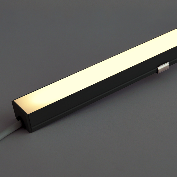 230V schwarze Aufputz LED Leiste - Classic Maxi - warmweißes Licht - diffuse Abdeckung, IP65
