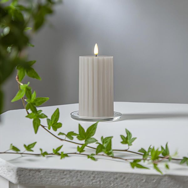 Star Trading, beige LED Stumpenkerze - Flamme Stripe - mit geriffelter Oberfläche - warmweiß, Timerf