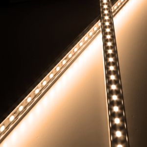 24V Aluminium LED Leiste – warmweiß – einstellbare Abstrahlrichtung 24V Aluminium LED Leiste – warmweiß – einstellbare Abstrahlrichtung