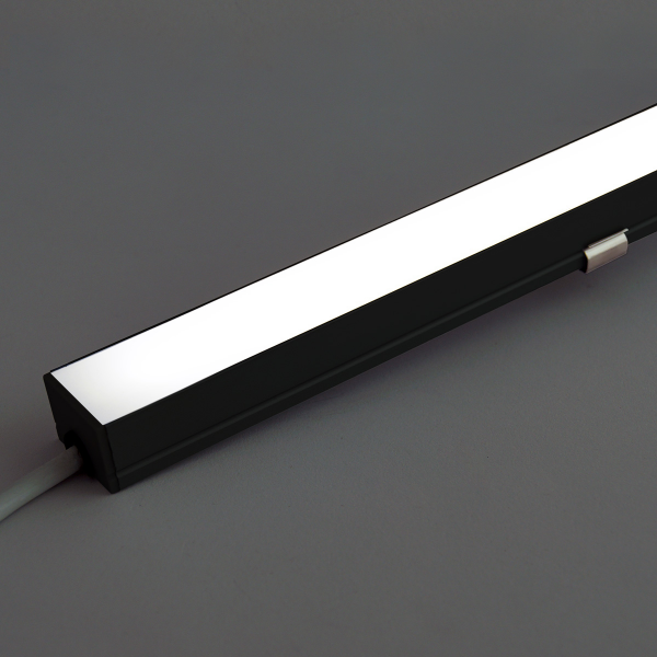 230V schwarze Aufputz LED Leiste - Classic Maxi - weißes Licht - diffuse Abdeckung, IP65