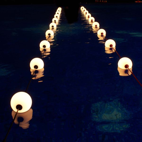 LED - Lichterkette mit 6 Lichtkugeln in 5,5m Länge und Solarpanel - für Außen,warmweiß,wasserfest