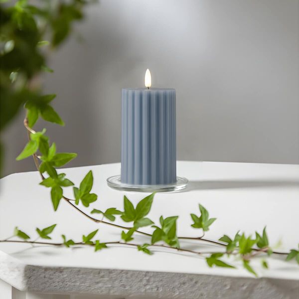 Star Trading, blaue LED Stumpenkerze - Flamme Stripe - mit geriffelter Oberfläche - warmweiß, Timerf