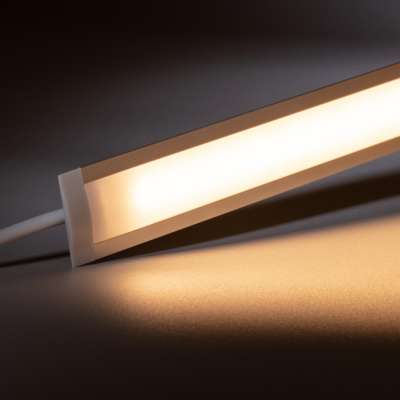 24V Aluminium Einbau LED Leiste schmal – warmweiß – diffuse | leds24.com