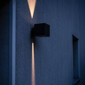 Wandleuchte mit 2 verschiedenen Lichtaustritten oben und unten, 2x3W, warmweiß 3000K, 230V, IP65 Wandleuchte mit 2 verschiedenen Lichtaustritten oben und unten, 2x3W, warmweiß 3000K, 230V, IP65