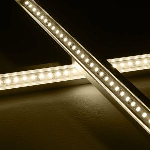 24V Aluminium LED Eckleiste – tageslichtweiß – transparente Abdeckung 24V Aluminium LED Eckleiste – tageslichtweiß – transparente Abdeckung