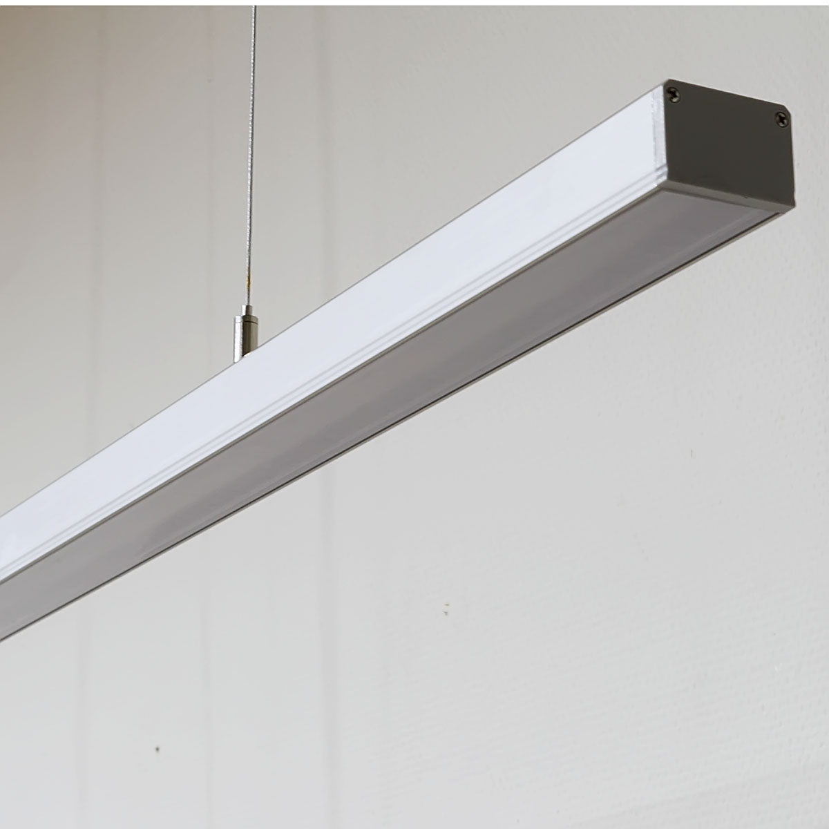 24V Aluminium LED Pendelleuchte – warmweiß – linear – diffuse | leds24.com